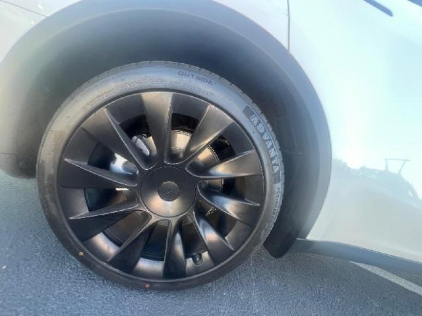 2021 Pearl White Multi-Coat /Black Tesla Model Y Long Range Dual Motor All-Wheel Drive (5YJYGDEE1MF) with an ELECTRIC engine, Continuously Variable Transmission transmission, located at 1865 East Red Hills Pkwy, St. George, 84770, (435) 628-0023, 37.120850, -113.543640 - ****Price includes $4k IRS EV REBATE**** We are approved to file the EV rebate directly with the IRS. We recived the funds in 7 days and take credit off the price of car. Check with IRS EV website to be sure you qualify. ~Congress has threatened to end rebate with the Big Beautiful Bill so ACT FAST - Photo#10