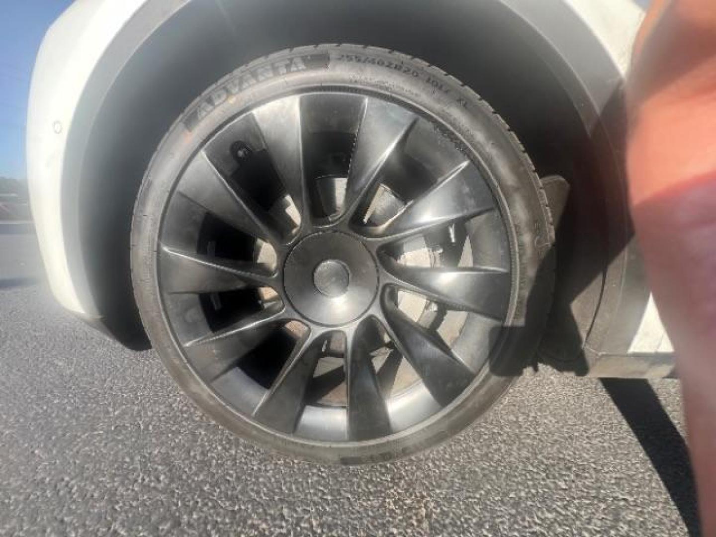 2021 Pearl White Multi-Coat /Black Tesla Model Y Long Range Dual Motor All-Wheel Drive (5YJYGDEE1MF) with an ELECTRIC engine, Continuously Variable Transmission transmission, located at 1865 East Red Hills Pkwy, St. George, 84770, (435) 628-0023, 37.120850, -113.543640 - ****Price includes $4k IRS EV REBATE**** We are approved to file the EV rebate directly with the IRS. We recived the funds in 7 days and take credit off the price of car. Check with IRS EV website to be sure you qualify. ~Congress has threatened to end rebate with the Big Beautiful Bill so ACT FAST - Photo#12