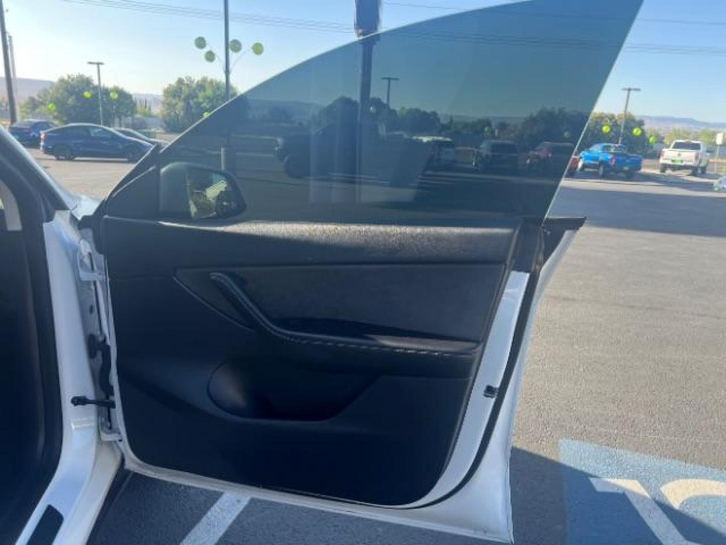 2021 Pearl White Multi-Coat /Black Tesla Model Y Long Range Dual Motor All-Wheel Drive (5YJYGDEE1MF) with an ELECTRIC engine, Continuously Variable Transmission transmission, located at 1865 East Red Hills Pkwy, St. George, 84770, (435) 628-0023, 37.120850, -113.543640 - ****Price includes $4k IRS EV REBATE**** We are approved to file the EV rebate directly with the IRS. We recived the funds in 7 days and take credit off the price of car. Check with IRS EV website to be sure you qualify. ~Congress has threatened to end rebate with the Big Beautiful Bill so ACT FAST - Photo#27