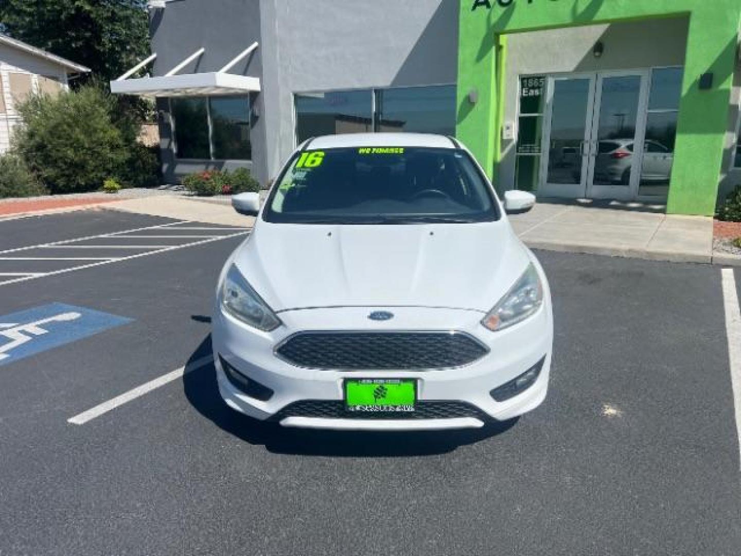 2016 Oxford White /Charcoal Black Ford Focus SE (1FADP3K29GL) with an 2L I-4 gasoline direct injection engine, Automatic transmission, located at 940 North Main Street, Cedar City, UT, 84720, (435) 628-0023, 37.692936, -113.061897 - Photo#1