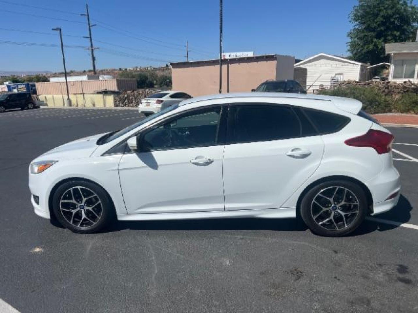 2016 Oxford White /Charcoal Black Ford Focus SE (1FADP3K29GL) with an 2L I-4 gasoline direct injection engine, Automatic transmission, located at 940 North Main Street, Cedar City, UT, 84720, (435) 628-0023, 37.692936, -113.061897 - Photo#3