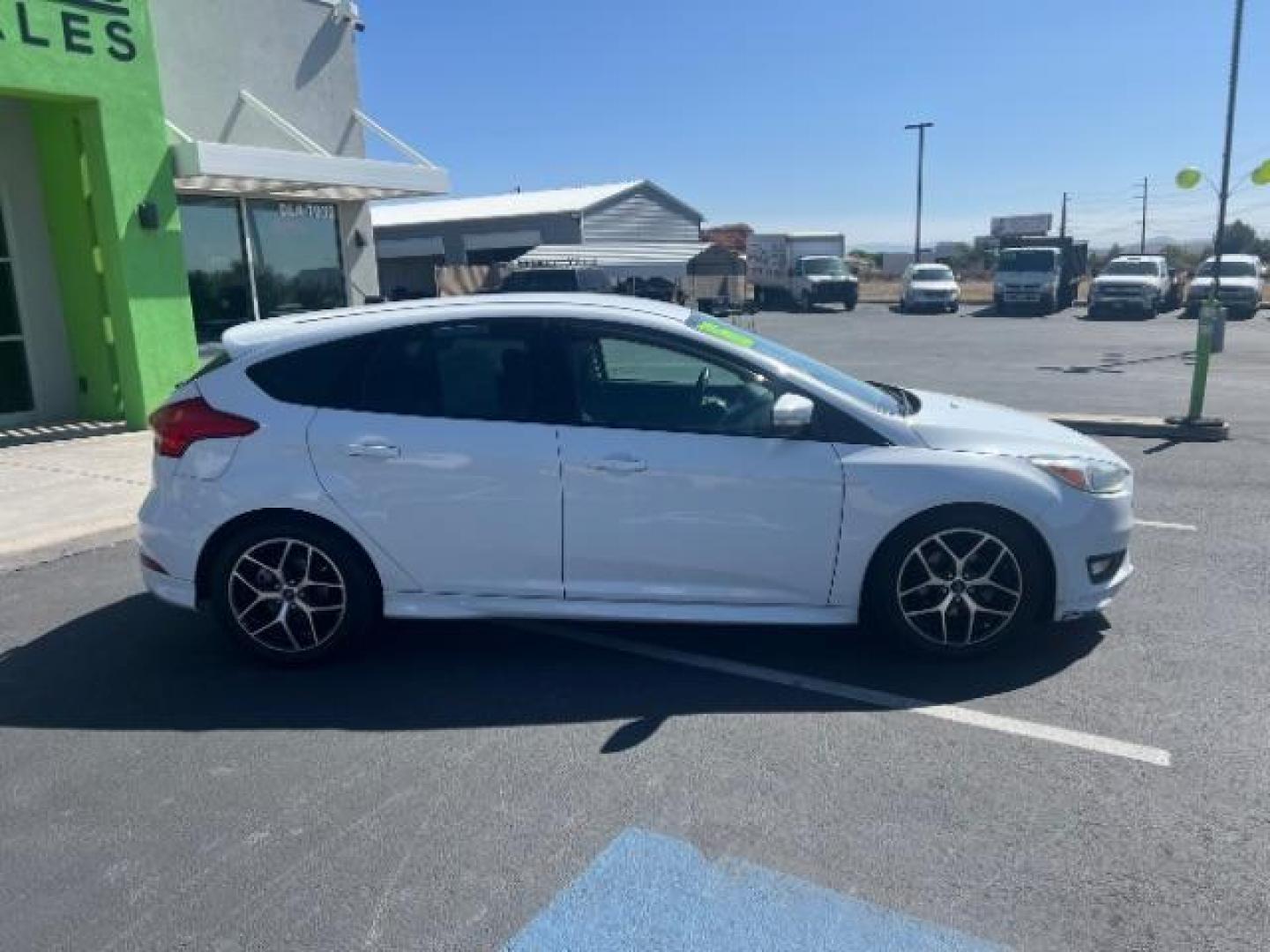 2016 Oxford White /Charcoal Black Ford Focus SE (1FADP3K29GL) with an 2L I-4 gasoline direct injection engine, Automatic transmission, located at 940 North Main Street, Cedar City, UT, 84720, (435) 628-0023, 37.692936, -113.061897 - Photo#7
