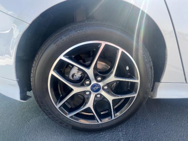 2016 Oxford White /Charcoal Black Ford Focus SE (1FADP3K29GL) with an 2L I-4 gasoline dire engine, Automatic transmission, located at 1865 East Red Hills Pkwy, St. George, 84770, (435) 628-0023, 37.120850, -113.543640 - We specialize in helping ALL people get the best financing available. No matter your credit score, good, bad or none we can get you an amazing rate. Had a bankruptcy, divorce, or repossessions? We give you the green light to get your credit back on the road. Low down and affordable payments that fit - Photo#8