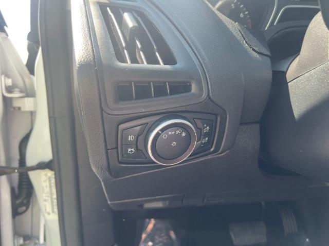 2016 Oxford White /Charcoal Black Ford Focus SE (1FADP3K29GL) with an 2L I-4 gasoline dire engine, Automatic transmission, located at 1865 East Red Hills Pkwy, St. George, 84770, (435) 628-0023, 37.120850, -113.543640 - We specialize in helping ALL people get the best financing available. No matter your credit score, good, bad or none we can get you an amazing rate. Had a bankruptcy, divorce, or repossessions? We give you the green light to get your credit back on the road. Low down and affordable payments that fit - Photo#15