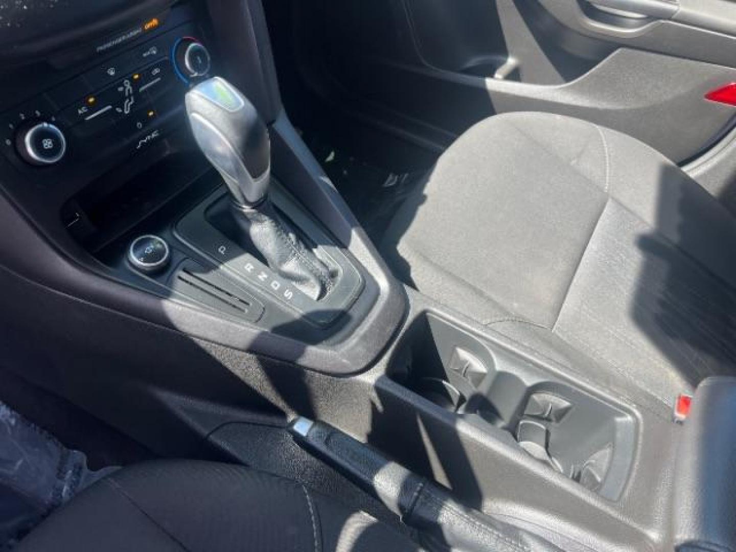 2016 Oxford White /Charcoal Black Ford Focus SE (1FADP3K29GL) with an 2L I-4 gasoline direct injection engine, Automatic transmission, located at 940 North Main Street, Cedar City, UT, 84720, (435) 628-0023, 37.692936, -113.061897 - Photo#19