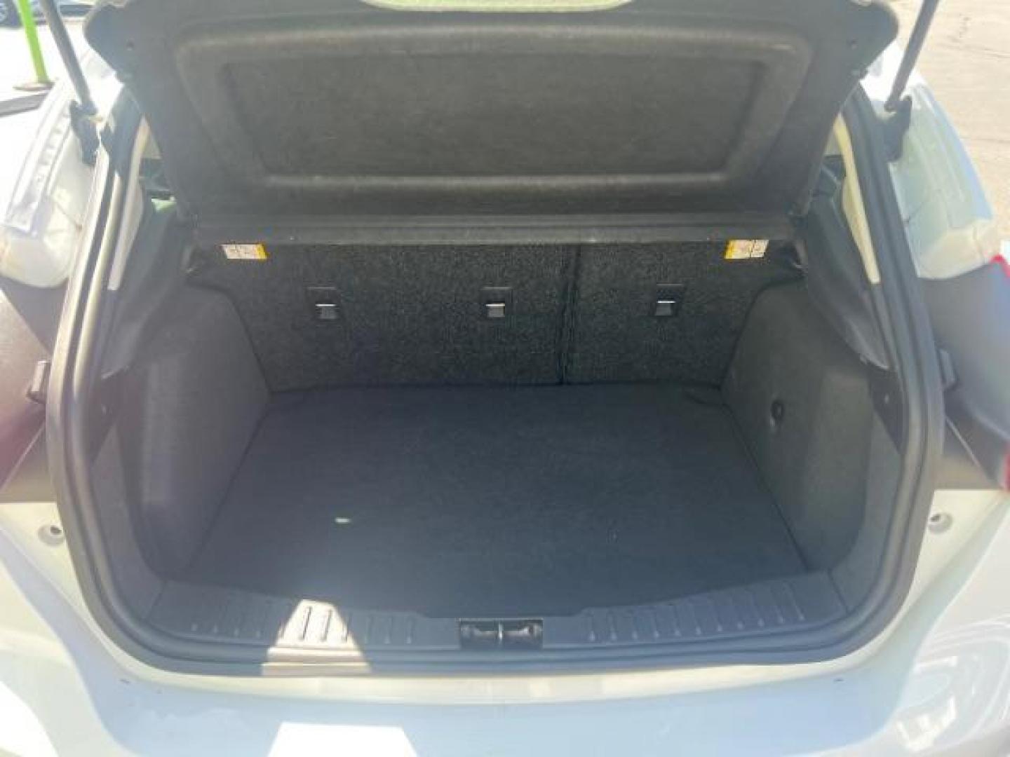 2016 Oxford White /Charcoal Black Ford Focus SE (1FADP3K29GL) with an 2L I-4 gasoline direct injection engine, Automatic transmission, located at 940 North Main Street, Cedar City, UT, 84720, (435) 628-0023, 37.692936, -113.061897 - Photo#24