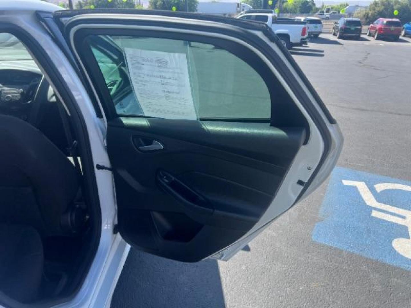 2016 Oxford White /Charcoal Black Ford Focus SE (1FADP3K29GL) with an 2L I-4 gasoline direct injection engine, Automatic transmission, located at 940 North Main Street, Cedar City, UT, 84720, (435) 628-0023, 37.692936, -113.061897 - Photo#25