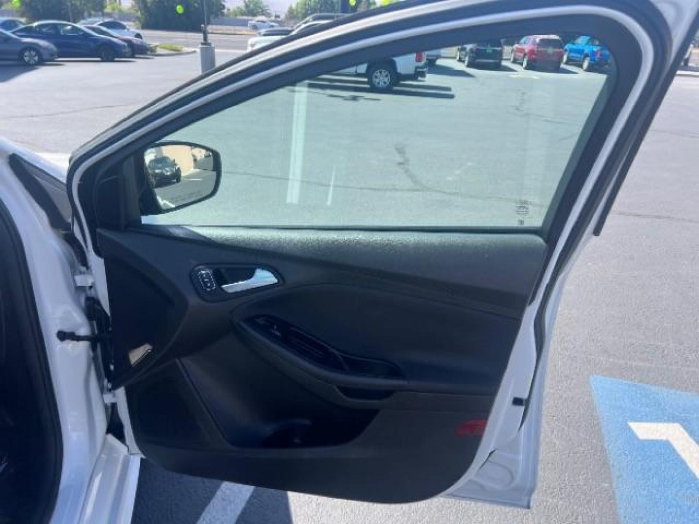 2016 Oxford White /Charcoal Black Ford Focus SE (1FADP3K29GL) with an 2L I-4 gasoline direct injection engine, Automatic transmission, located at 940 North Main Street, Cedar City, UT, 84720, (435) 628-0023, 37.692936, -113.061897 - Photo#27