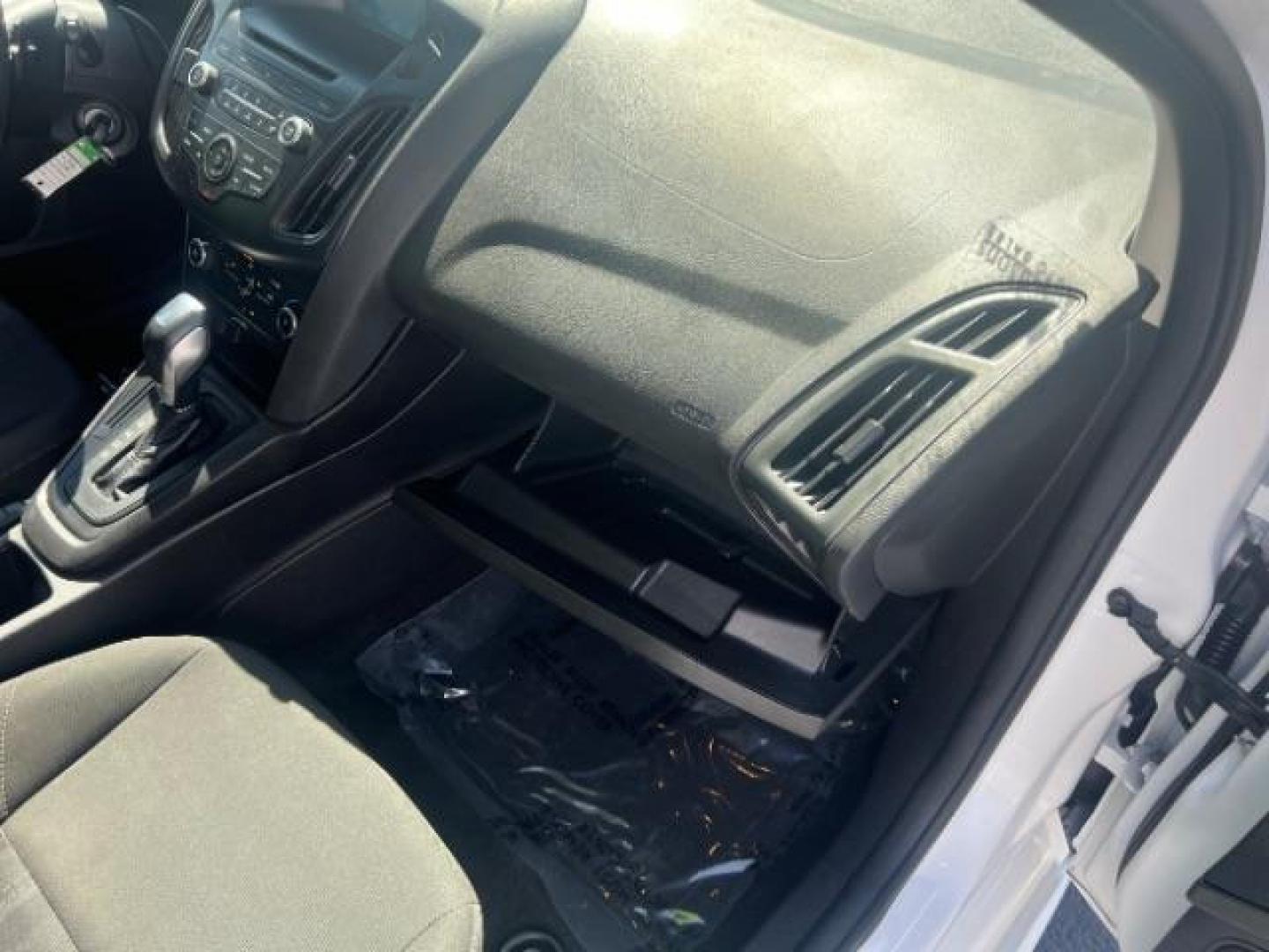 2016 Oxford White /Charcoal Black Ford Focus SE (1FADP3K29GL) with an 2L I-4 gasoline direct injection engine, Automatic transmission, located at 940 North Main Street, Cedar City, UT, 84720, (435) 628-0023, 37.692936, -113.061897 - Photo#29