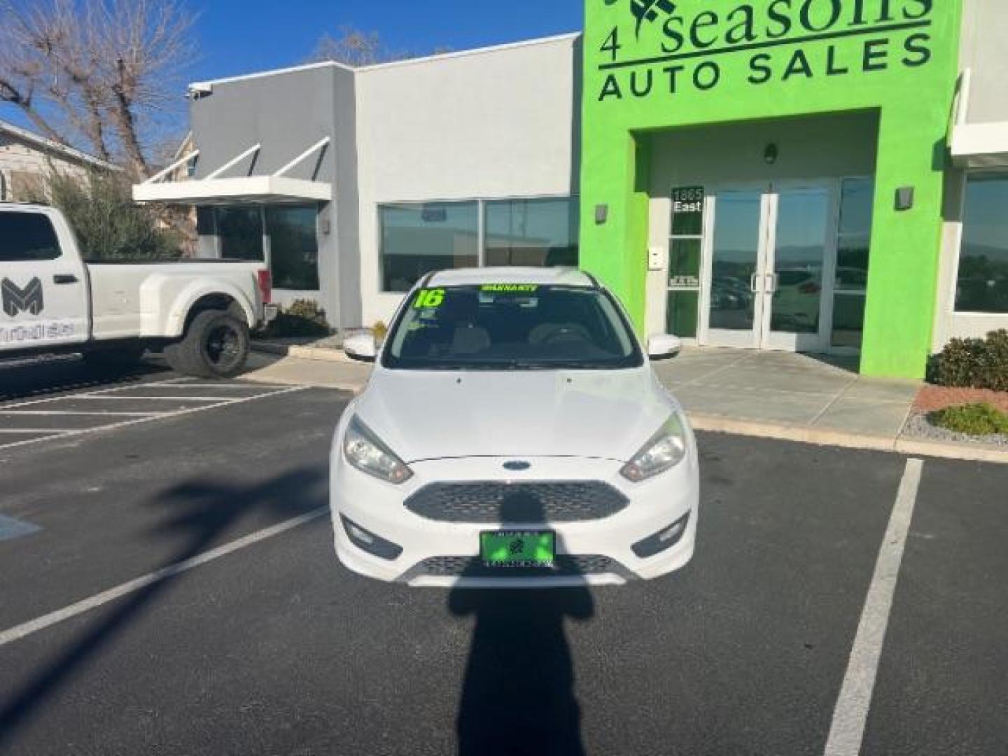 2016 Oxford White /Charcoal Black Ford Focus SE (1FADP3K29GL) with an 2L I-4 gasoline direct injection engine, Automatic transmission, located at 1865 East Red Hills Pkwy, St. George, 84770, (435) 628-0023, 37.120850, -113.543640 - We specialize in helping ALL people get the best financing available. No matter your credit score, good, bad or none we can get you an amazing rate. Had a bankruptcy, divorce, or repossessions? We give you the green light to get your credit back on the road. Low down and affordable payments that fit - Photo#1