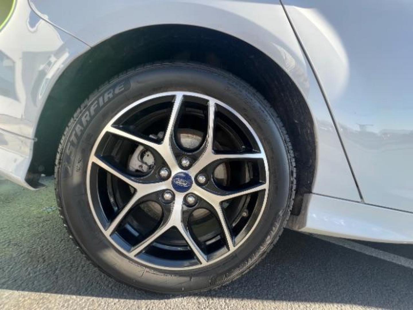 2016 Oxford White /Charcoal Black Ford Focus SE (1FADP3K29GL) with an 2L I-4 gasoline direct injection engine, Automatic transmission, located at 1865 East Red Hills Pkwy, St. George, 84770, (435) 628-0023, 37.120850, -113.543640 - We specialize in helping ALL people get the best financing available. No matter your credit score, good, bad or none we can get you an amazing rate. Had a bankruptcy, divorce, or repossessions? We give you the green light to get your credit back on the road. Low down and affordable payments that fit - Photo#9