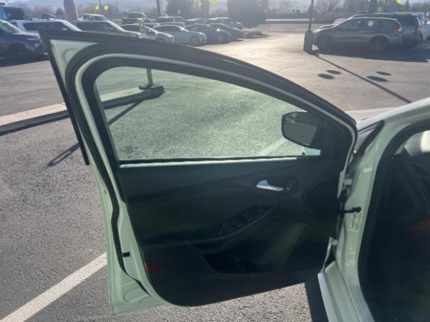 2016 Oxford White /Charcoal Black Ford Focus SE (1FADP3K29GL) with an 2L I-4 gasoline direct injection engine, Automatic transmission, located at 1865 East Red Hills Pkwy, St. George, 84770, (435) 628-0023, 37.120850, -113.543640 - We specialize in helping ALL people get the best financing available. No matter your credit score, good, bad or none we can get you an amazing rate. Had a bankruptcy, divorce, or repossessions? We give you the green light to get your credit back on the road. Low down and affordable payments that fit - Photo#12