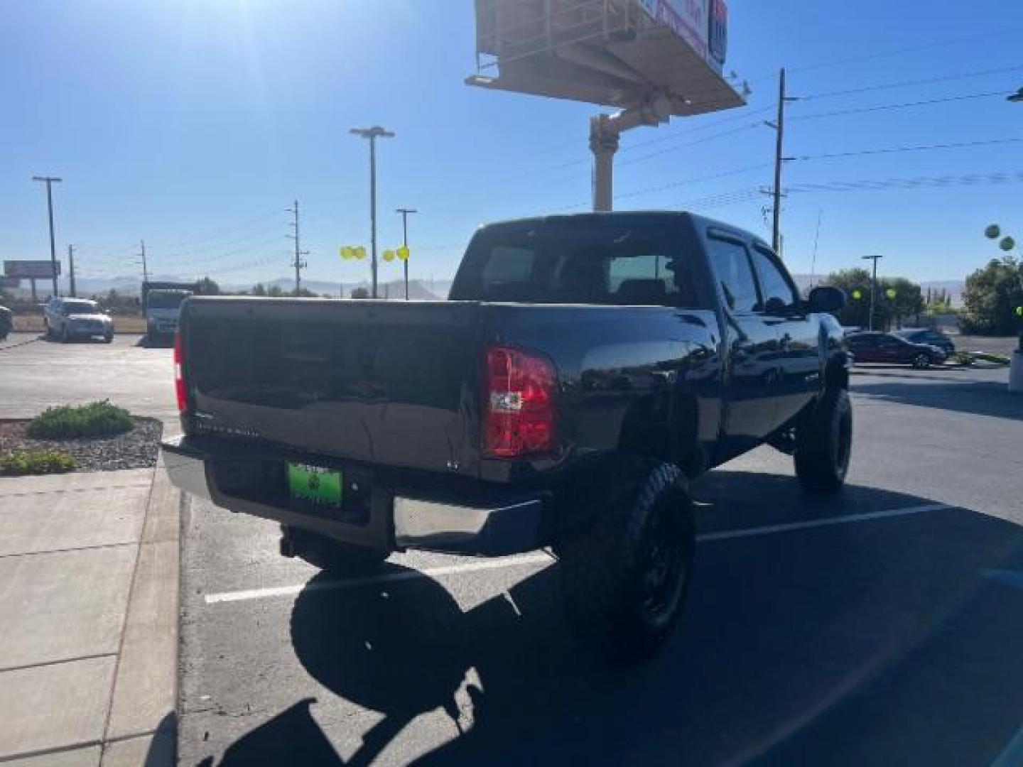 2010 Black Granite Metallic /Ebony Chevrolet Silverado 1500 LT (3GCRKSE38AG) , Automatic transmission, located at 1865 East Red Hills Pkwy, St. George, 84770, (435) 628-0023, 37.120850, -113.543640 - Photo#6