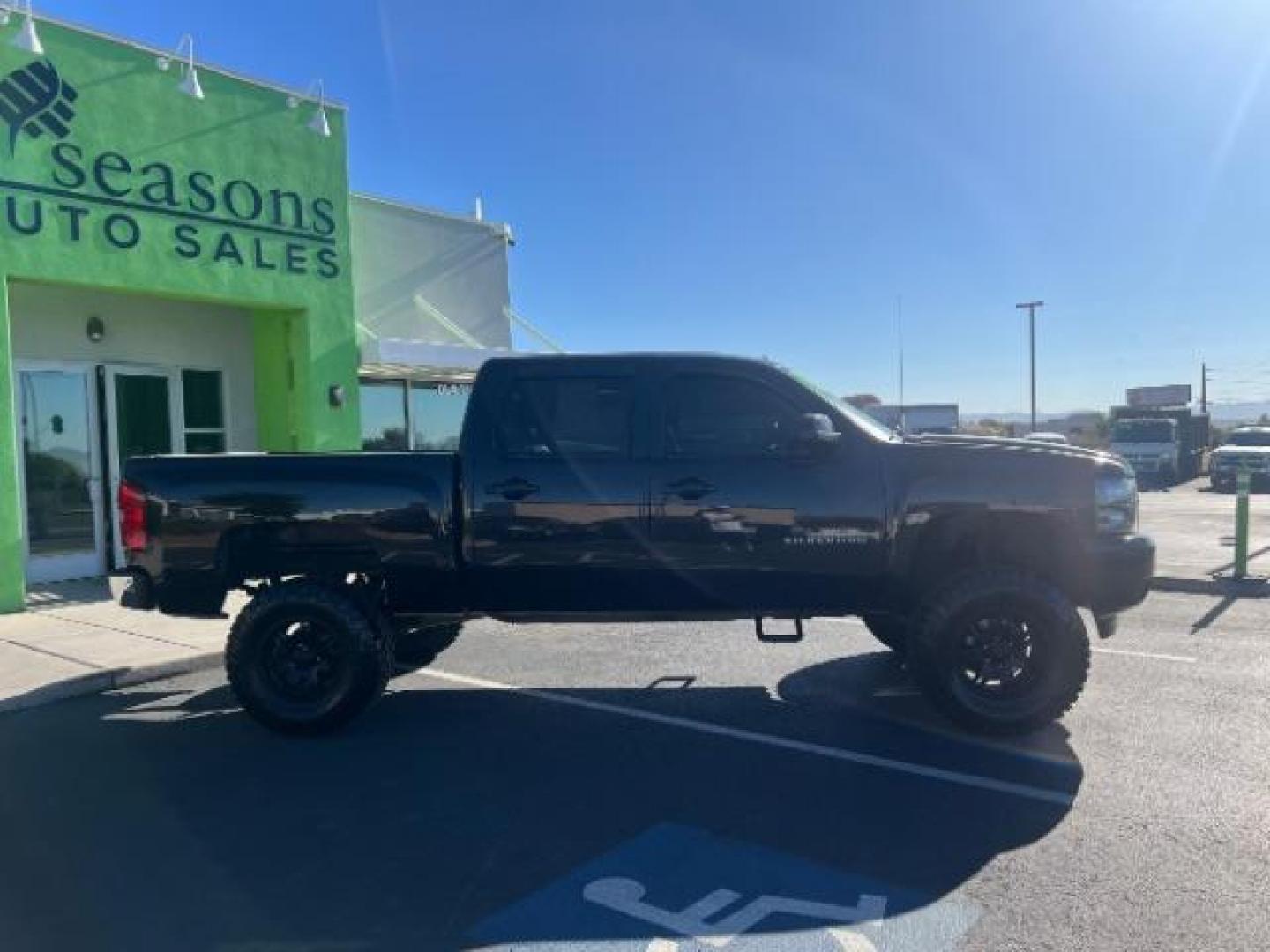 2010 Black Granite Metallic /Ebony Chevrolet Silverado 1500 LT (3GCRKSE38AG) , Automatic transmission, located at 1865 East Red Hills Pkwy, St. George, 84770, (435) 628-0023, 37.120850, -113.543640 - Photo#7