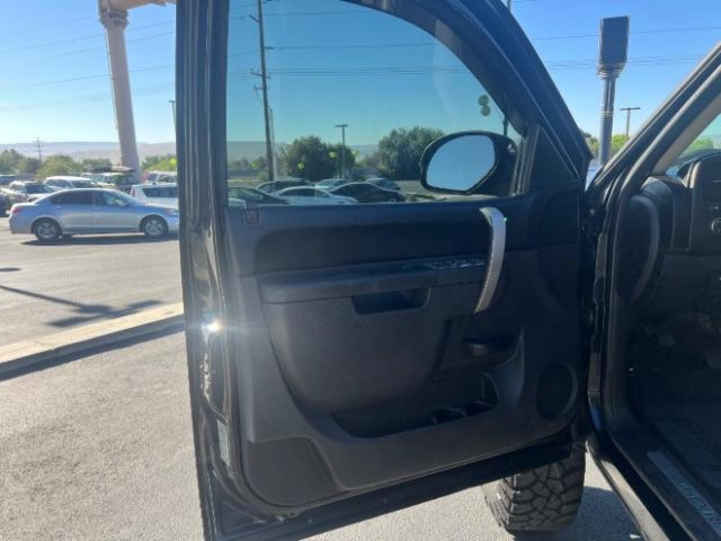 2010 Black Granite Metallic /Ebony Chevrolet Silverado 1500 LT (3GCRKSE38AG) , Automatic transmission, located at 1865 East Red Hills Pkwy, St. George, 84770, (435) 628-0023, 37.120850, -113.543640 - Photo#12