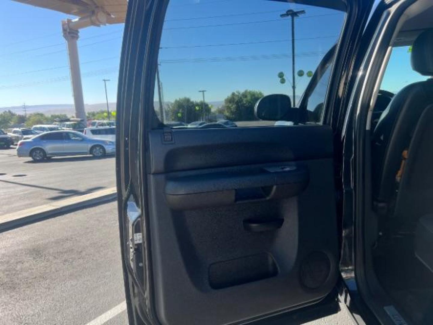 2010 Black Granite Metallic /Ebony Chevrolet Silverado 1500 LT (3GCRKSE38AG) , Automatic transmission, located at 1865 East Red Hills Pkwy, St. George, 84770, (435) 628-0023, 37.120850, -113.543640 - Photo#20