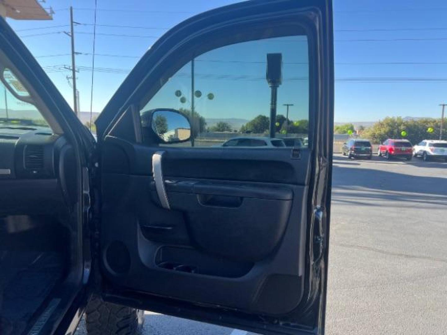 2010 Black Granite Metallic /Ebony Chevrolet Silverado 1500 LT (3GCRKSE38AG) , Automatic transmission, located at 1865 East Red Hills Pkwy, St. George, 84770, (435) 628-0023, 37.120850, -113.543640 - Photo#28