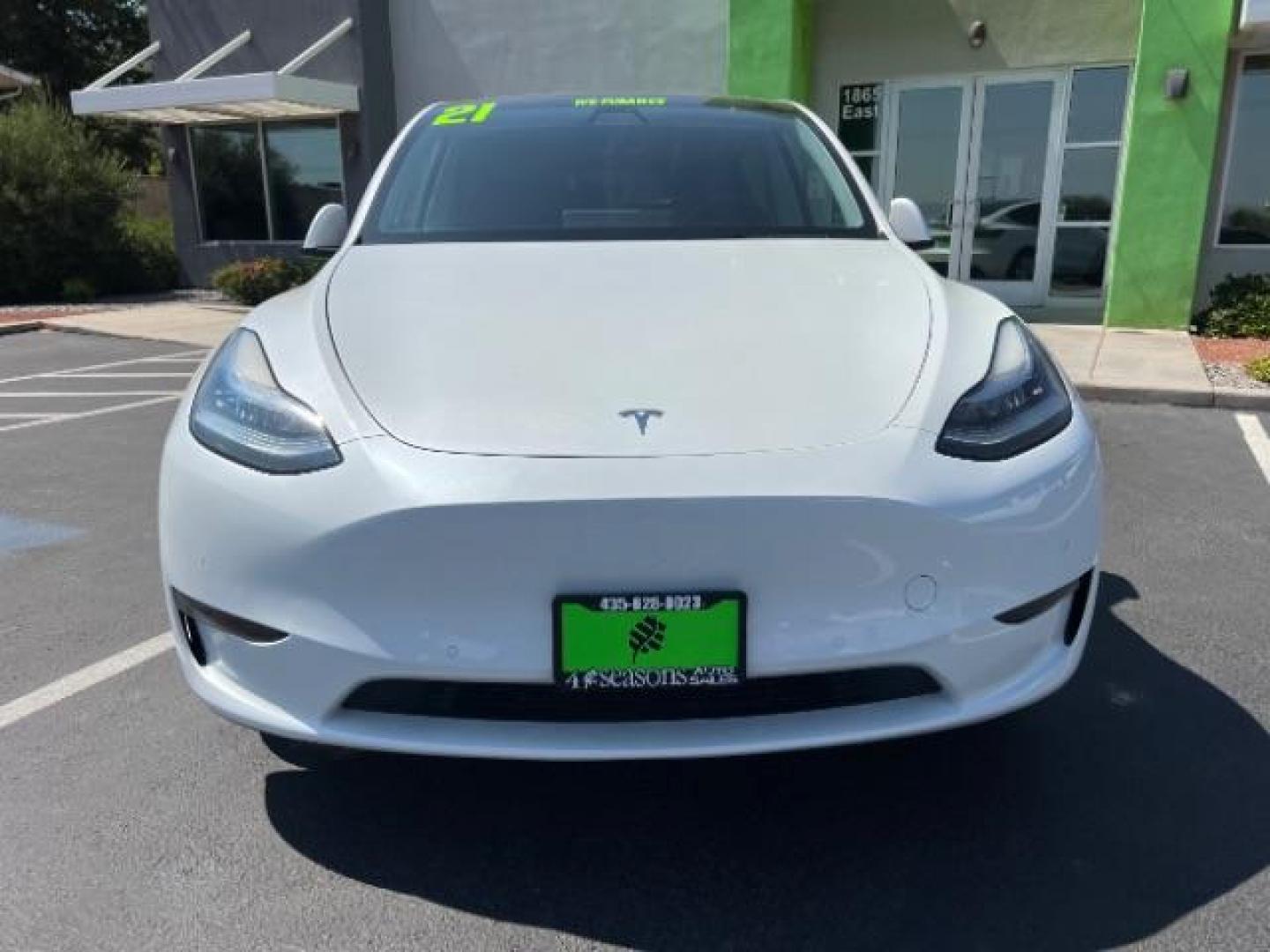 2021 Pearl White Multi-Coat Tesla Model Y Long Range Dual Motor All-Wheel Drive (5YJYGAEE9MF) , located at 1865 East Red Hills Pkwy, St. George, 84770, (435) 628-0023, 37.120850, -113.543640 - This Tesla is an AWD Long Range. 3rd ROW! 7 Seats!. Battery is 95% healthy, 293 on full charge. Near new condition! Full Tesla factory warranty up to 120k miles. Extended EV battery warranty available. Financing for ALL credit types. 4 Seasons Auto THE southern Utah Tesla Experts. Call or text - Photo#1