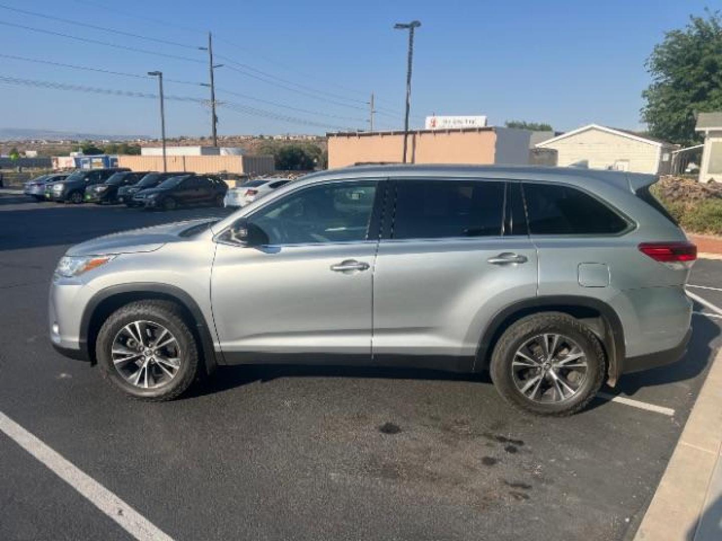 2019 Celestial Silver Metallic /Ash Toyota Highlander LE Plus (5TDBZRFH8KS) with an 3.5L V-6 port/direct injection engine, AUTOMATIC transmission, located at 1865 East Red Hills Pkwy, St. George, 84770, (435) 628-0023, 37.120850, -113.543640 - We specialize in helping ALL people get the best financing available. No matter your credit score, good, bad or none we can get you an amazing rate. Had a bankruptcy, divorce, or repossessions? We give you the green light to get your credit back on the road. Low down and affordable payments that fit - Photo#3