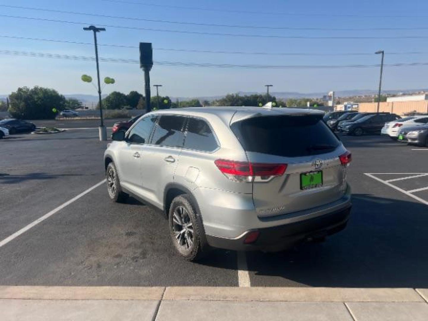 2019 Celestial Silver Metallic /Ash Toyota Highlander LE Plus (5TDBZRFH8KS) with an 3.5L V-6 port/direct injection engine, AUTOMATIC transmission, located at 1865 East Red Hills Pkwy, St. George, 84770, (435) 628-0023, 37.120850, -113.543640 - We specialize in helping ALL people get the best financing available. No matter your credit score, good, bad or none we can get you an amazing rate. Had a bankruptcy, divorce, or repossessions? We give you the green light to get your credit back on the road. Low down and affordable payments that fit - Photo#4