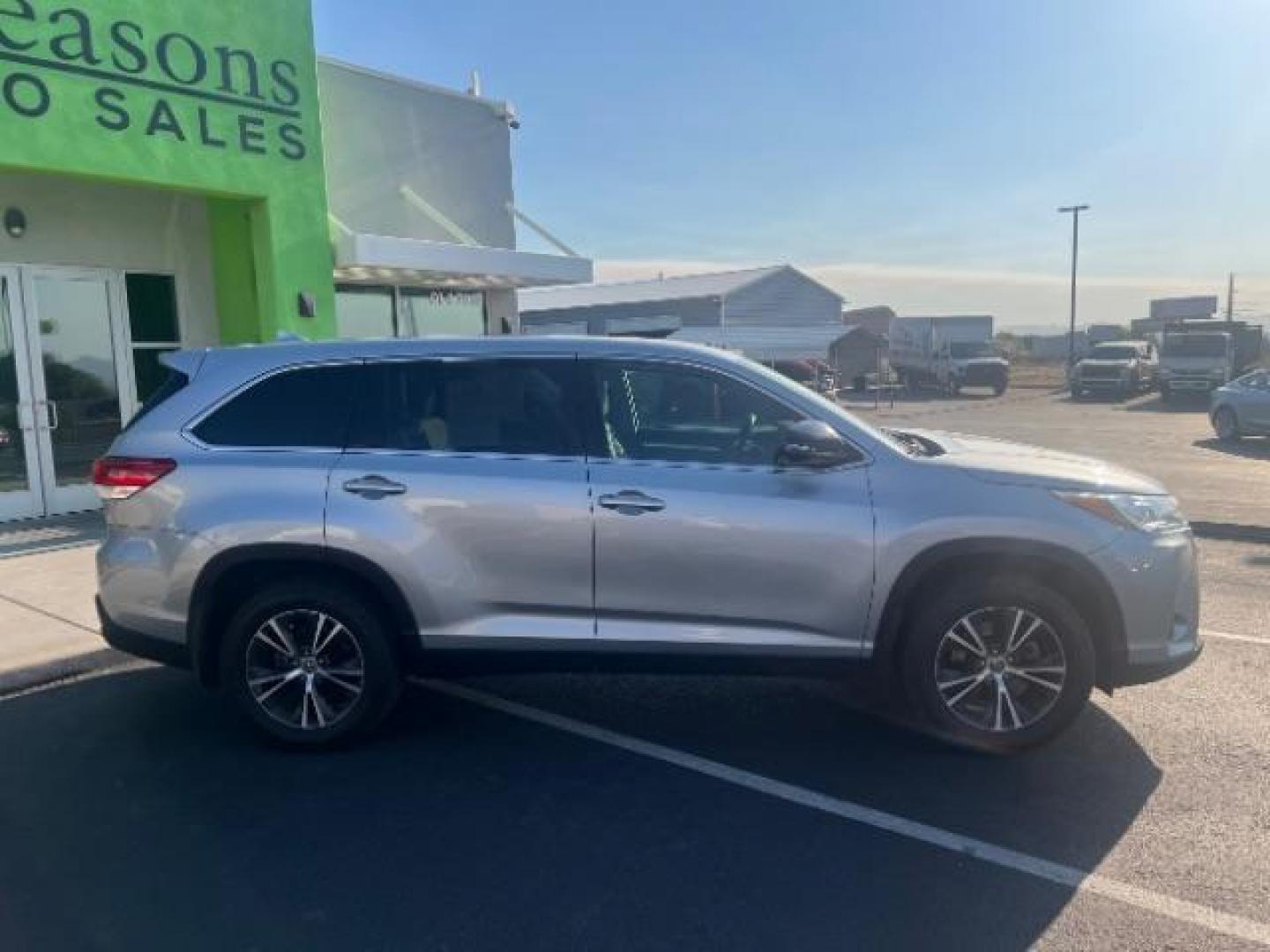 2019 Celestial Silver Metallic /Ash Toyota Highlander LE Plus (5TDBZRFH8KS) with an 3.5L V-6 port/direct injection engine, AUTOMATIC transmission, located at 1865 East Red Hills Pkwy, St. George, 84770, (435) 628-0023, 37.120850, -113.543640 - We specialize in helping ALL people get the best financing available. No matter your credit score, good, bad or none we can get you an amazing rate. Had a bankruptcy, divorce, or repossessions? We give you the green light to get your credit back on the road. Low down and affordable payments that fit - Photo#7