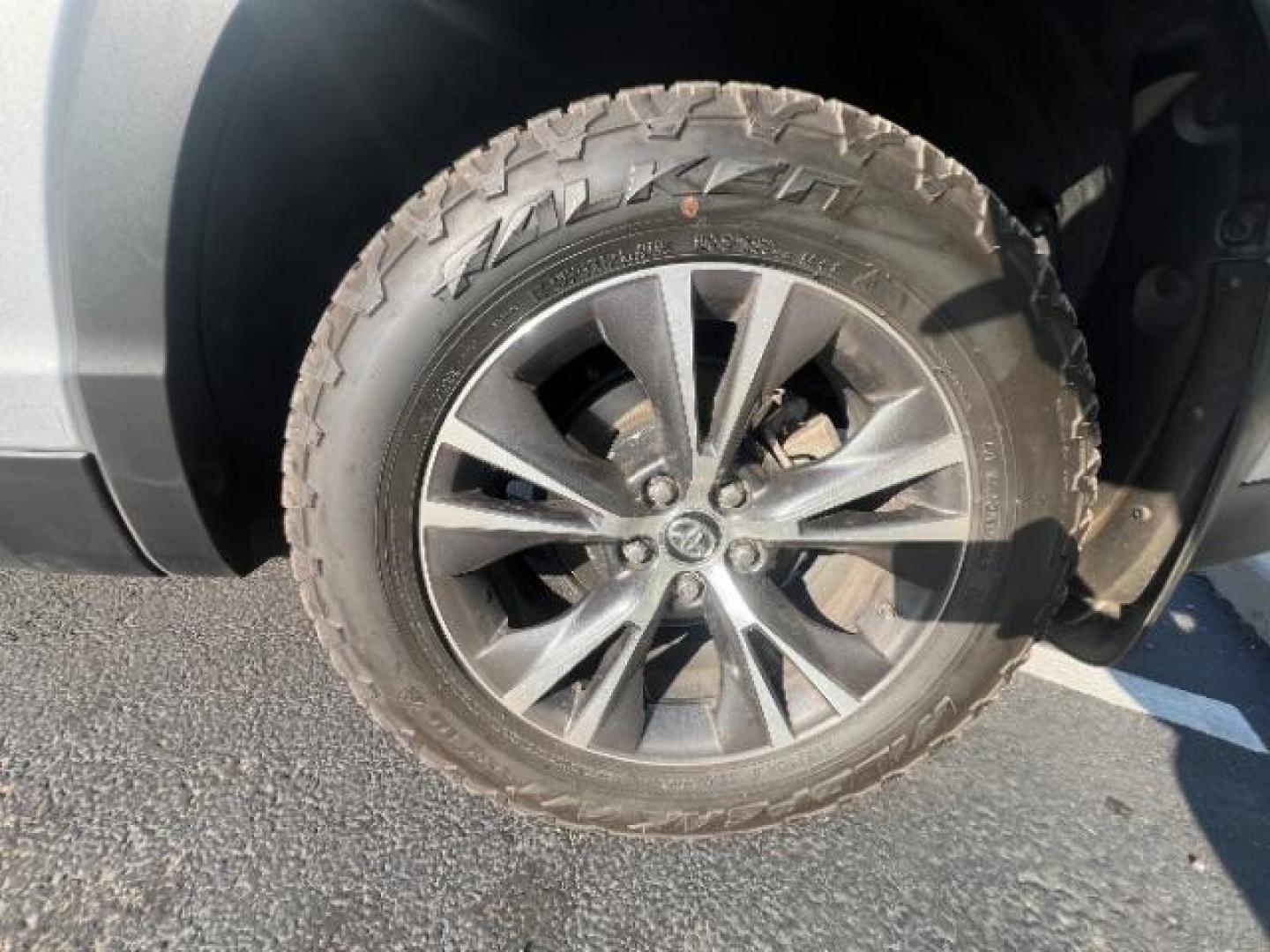2019 Celestial Silver Metallic /Ash Toyota Highlander LE Plus (5TDBZRFH8KS) with an 3.5L V-6 port/direct injection engine, AUTOMATIC transmission, located at 1865 East Red Hills Pkwy, St. George, 84770, (435) 628-0023, 37.120850, -113.543640 - We specialize in helping ALL people get the best financing available. No matter your credit score, good, bad or none we can get you an amazing rate. Had a bankruptcy, divorce, or repossessions? We give you the green light to get your credit back on the road. Low down and affordable payments that fit - Photo#10