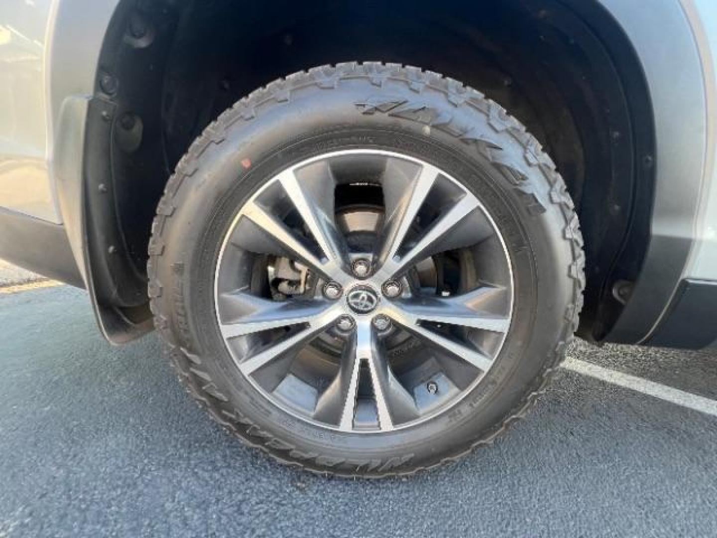 2019 Celestial Silver Metallic /Ash Toyota Highlander LE Plus (5TDBZRFH8KS) with an 3.5L V-6 port/direct injection engine, AUTOMATIC transmission, located at 1865 East Red Hills Pkwy, St. George, 84770, (435) 628-0023, 37.120850, -113.543640 - We specialize in helping ALL people get the best financing available. No matter your credit score, good, bad or none we can get you an amazing rate. Had a bankruptcy, divorce, or repossessions? We give you the green light to get your credit back on the road. Low down and affordable payments that fit - Photo#11