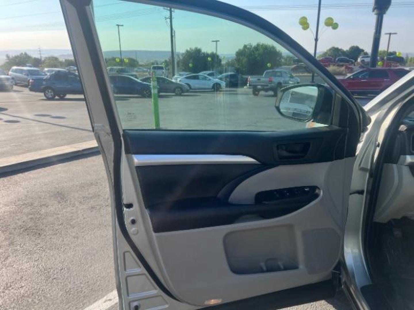 2019 Celestial Silver Metallic /Ash Toyota Highlander LE Plus (5TDBZRFH8KS) with an 3.5L V-6 port/direct injection engine, AUTOMATIC transmission, located at 1865 East Red Hills Pkwy, St. George, 84770, (435) 628-0023, 37.120850, -113.543640 - We specialize in helping ALL people get the best financing available. No matter your credit score, good, bad or none we can get you an amazing rate. Had a bankruptcy, divorce, or repossessions? We give you the green light to get your credit back on the road. Low down and affordable payments that fit - Photo#12