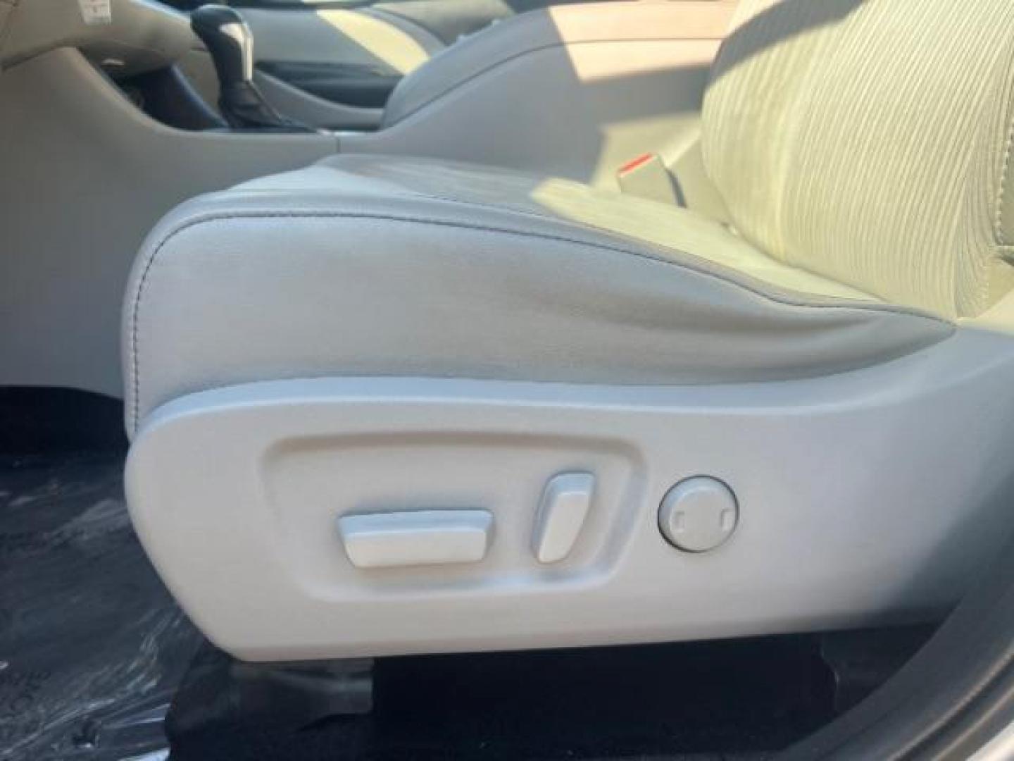 2019 Celestial Silver Metallic /Ash Toyota Highlander LE Plus (5TDBZRFH8KS) with an 3.5L V-6 port/direct injection engine, AUTOMATIC transmission, located at 1865 East Red Hills Pkwy, St. George, 84770, (435) 628-0023, 37.120850, -113.543640 - We specialize in helping ALL people get the best financing available. No matter your credit score, good, bad or none we can get you an amazing rate. Had a bankruptcy, divorce, or repossessions? We give you the green light to get your credit back on the road. Low down and affordable payments that fit - Photo#13