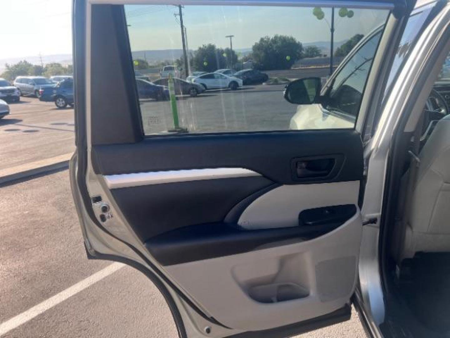 2019 Celestial Silver Metallic /Ash Toyota Highlander LE Plus (5TDBZRFH8KS) with an 3.5L V-6 port/direct injection engine, AUTOMATIC transmission, located at 1865 East Red Hills Pkwy, St. George, 84770, (435) 628-0023, 37.120850, -113.543640 - We specialize in helping ALL people get the best financing available. No matter your credit score, good, bad or none we can get you an amazing rate. Had a bankruptcy, divorce, or repossessions? We give you the green light to get your credit back on the road. Low down and affordable payments that fit - Photo#21