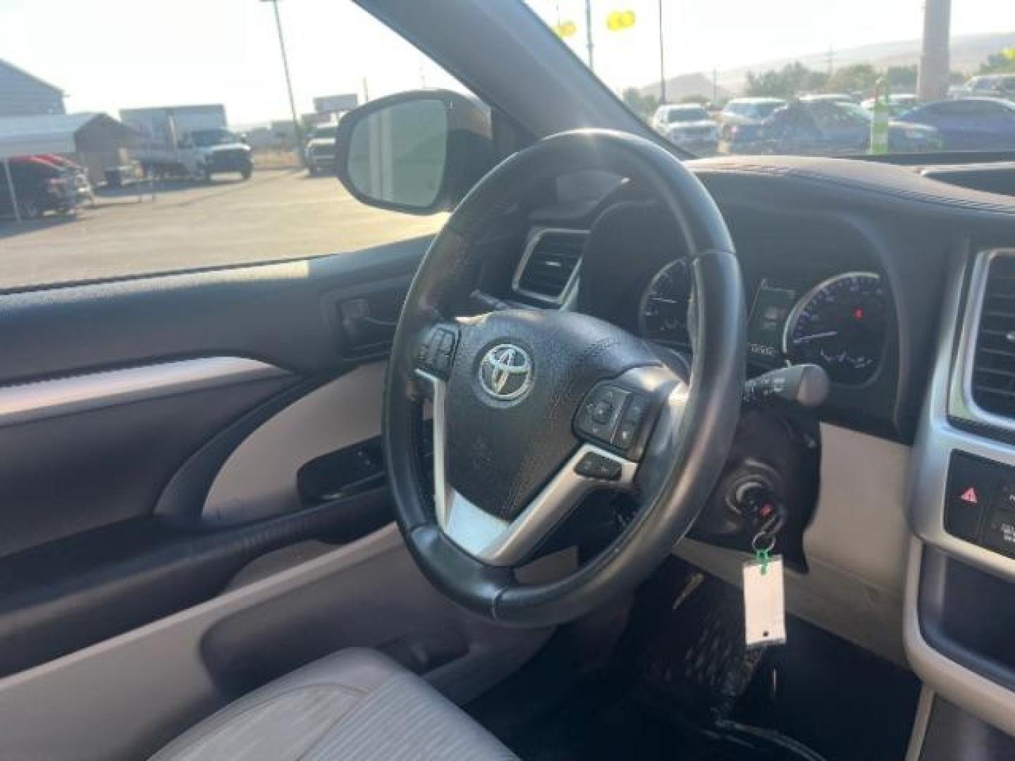 2019 Celestial Silver Metallic /Ash Toyota Highlander LE Plus (5TDBZRFH8KS) with an 3.5L V-6 port/direct injection engine, AUTOMATIC transmission, located at 1865 East Red Hills Pkwy, St. George, 84770, (435) 628-0023, 37.120850, -113.543640 - We specialize in helping ALL people get the best financing available. No matter your credit score, good, bad or none we can get you an amazing rate. Had a bankruptcy, divorce, or repossessions? We give you the green light to get your credit back on the road. Low down and affordable payments that fit - Photo#32