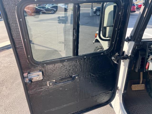 1994 Silver /LEATHER AM GENERAL HUMMER 4DR (156266) with an 6.2L NA engine, AUTOMATIC transmission, located at 1865 East Red Hills Pkwy, St. George, 84770, (435) 628-0023, 37.120850, -113.543640 - Thouroghly upgraded M998. 6.2 V8. Full frame and body rhinolined, Restomod A/C, Full roof, Full doors (set of half doors also included). Upgraded seats, 4 noise cancelling headphones and more. Runs and drives perfect. Starts on first crank everytime. NO LEAKS. A/C unit is brand new and works amazin - Photo#25