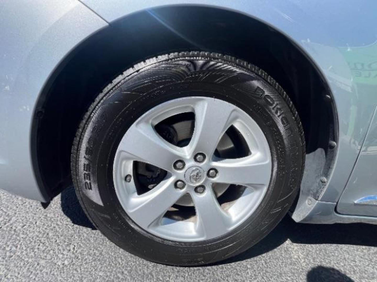 2013 Silver Sky Metallic /Light Gray Toyota Sienna LE V6 7 Passenger Auto Access Seat | LE V6 8 Passenger (5TDKK3DC3DS) with an 3.5L V-6 DOHC engine, Automatic transmission, located at 1865 East Red Hills Pkwy, St. George, 84770, (435) 628-0023, 37.120850, -113.543640 - We specialize in helping ALL people get the best financing available. No matter your credit score, good, bad or none we can get you an amazing rate. Had a bankruptcy, divorce, or repossessions? We give you the green light to get your credit back on the road. Low down and affordable payments that fit - Photo#11