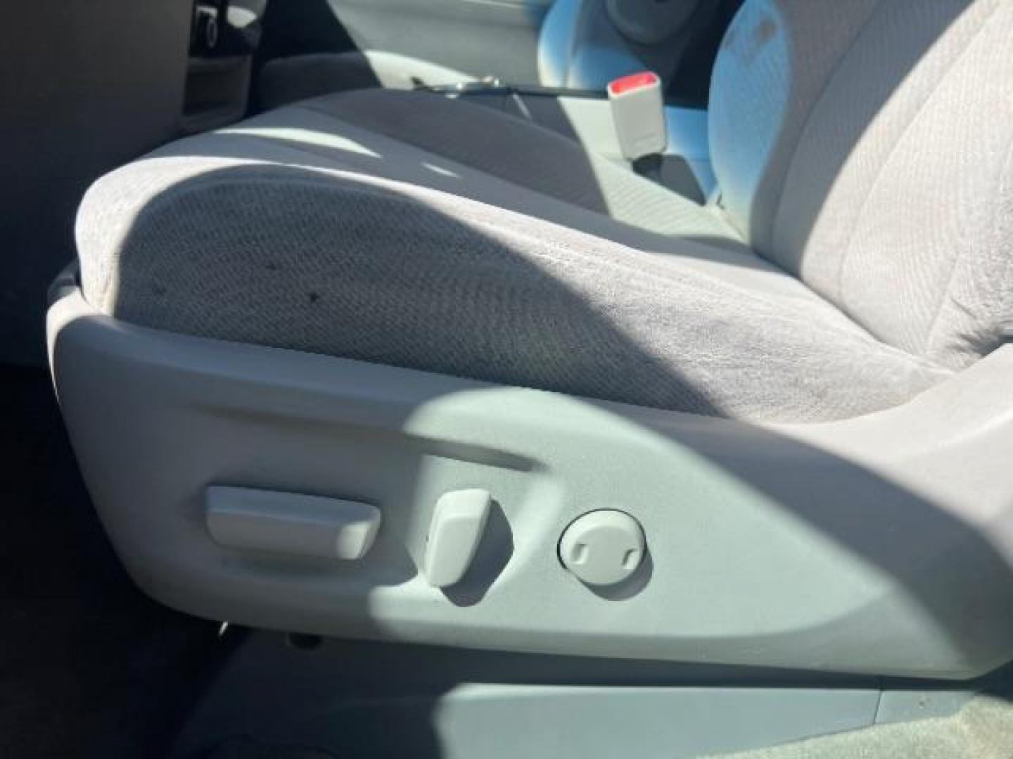 2013 Silver Sky Metallic /Light Gray Toyota Sienna LE V6 7 Passenger Auto Access Seat | LE V6 8 Passenger (5TDKK3DC3DS) with an 3.5L V-6 DOHC engine, Automatic transmission, located at 1865 East Red Hills Pkwy, St. George, 84770, (435) 628-0023, 37.120850, -113.543640 - We specialize in helping ALL people get the best financing available. No matter your credit score, good, bad or none we can get you an amazing rate. Had a bankruptcy, divorce, or repossessions? We give you the green light to get your credit back on the road. Low down and affordable payments that fit - Photo#13