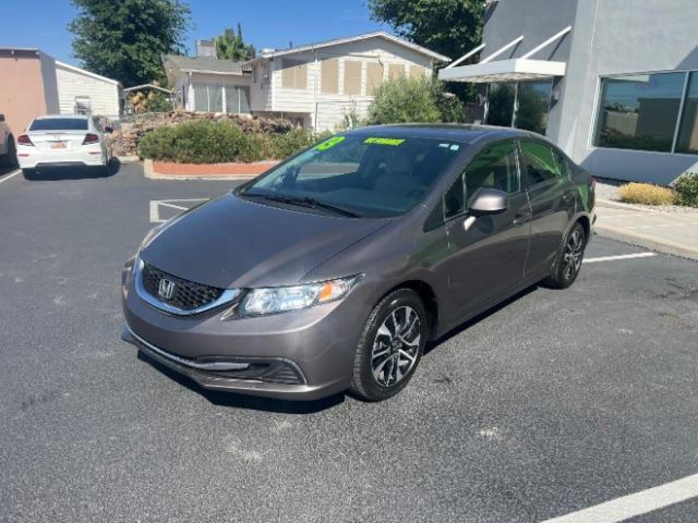 2013 Kona Coffee Metallic /Beige Honda Civic EX (19XFB2F82DE) with an 1.8L I-4 i-VTEC variable valve control engine, Automatic transmission, located at 940 North Main Street, Cedar City, UT, 84720, (435) 628-0023, 37.692936, -113.061897 - We specialize in helping ALL people get the best financing available. No matter your credit score, good, bad or none we can get you an amazing rate. Had a bankruptcy, divorce, or repossessions? We give you the green light to get your credit back on the road. Low down and affordable payments that fit - Photo#2