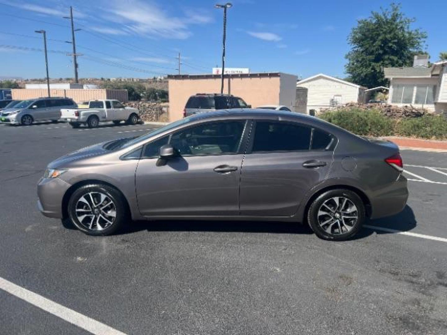 2013 Kona Coffee Metallic /Beige Honda Civic EX (19XFB2F82DE) with an 1.8L I-4 i-VTEC variable valve control engine, Automatic transmission, located at 940 North Main Street, Cedar City, UT, 84720, (435) 628-0023, 37.692936, -113.061897 - We specialize in helping ALL people get the best financing available. No matter your credit score, good, bad or none we can get you an amazing rate. Had a bankruptcy, divorce, or repossessions? We give you the green light to get your credit back on the road. Low down and affordable payments that fit - Photo#3