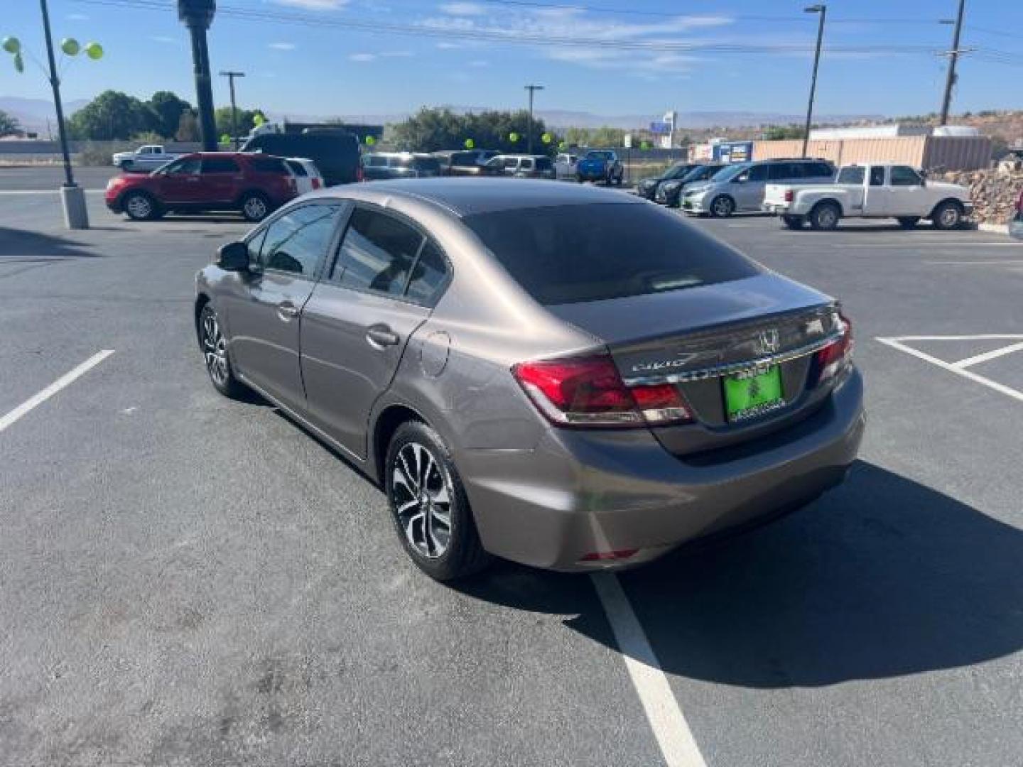 2013 Kona Coffee Metallic /Beige Honda Civic EX (19XFB2F82DE) with an 1.8L I-4 i-VTEC variable valve control engine, Automatic transmission, located at 940 North Main Street, Cedar City, UT, 84720, (435) 628-0023, 37.692936, -113.061897 - We specialize in helping ALL people get the best financing available. No matter your credit score, good, bad or none we can get you an amazing rate. Had a bankruptcy, divorce, or repossessions? We give you the green light to get your credit back on the road. Low down and affordable payments that fit - Photo#4