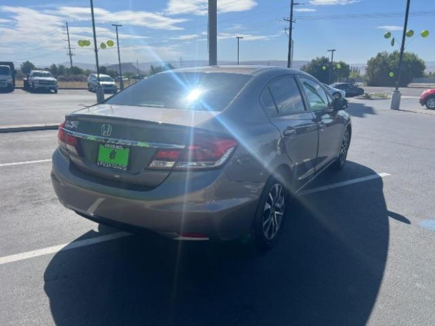 2013 Kona Coffee Metallic /Beige Honda Civic EX (19XFB2F82DE) with an 1.8L I-4 i-VTEC variable valve control engine, Automatic transmission, located at 940 North Main Street, Cedar City, UT, 84720, (435) 628-0023, 37.692936, -113.061897 - We specialize in helping ALL people get the best financing available. No matter your credit score, good, bad or none we can get you an amazing rate. Had a bankruptcy, divorce, or repossessions? We give you the green light to get your credit back on the road. Low down and affordable payments that fit - Photo#6