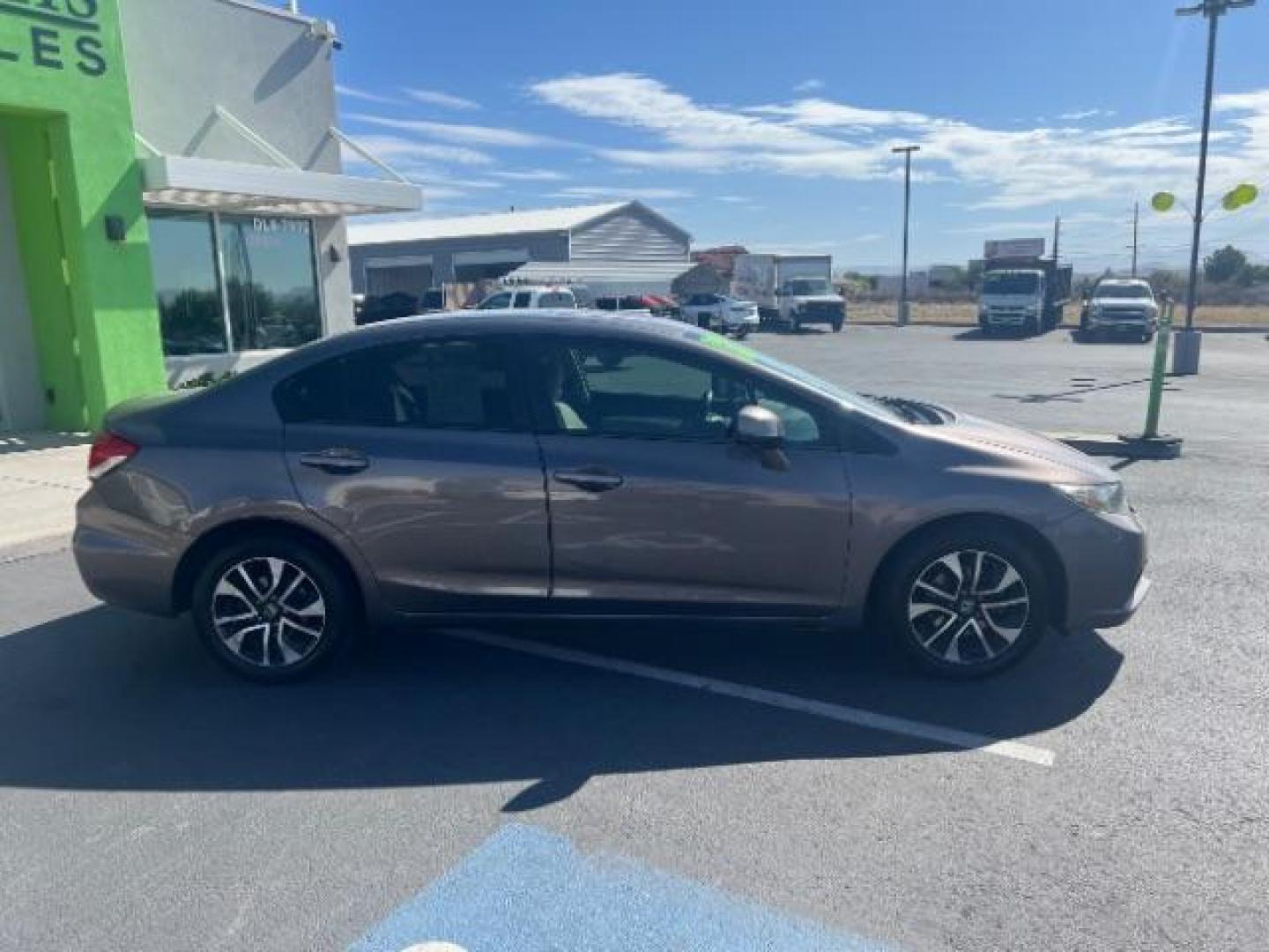 2013 Kona Coffee Metallic /Beige Honda Civic EX (19XFB2F82DE) with an 1.8L I-4 i-VTEC variable valve control engine, Automatic transmission, located at 940 North Main Street, Cedar City, UT, 84720, (435) 628-0023, 37.692936, -113.061897 - We specialize in helping ALL people get the best financing available. No matter your credit score, good, bad or none we can get you an amazing rate. Had a bankruptcy, divorce, or repossessions? We give you the green light to get your credit back on the road. Low down and affordable payments that fit - Photo#7