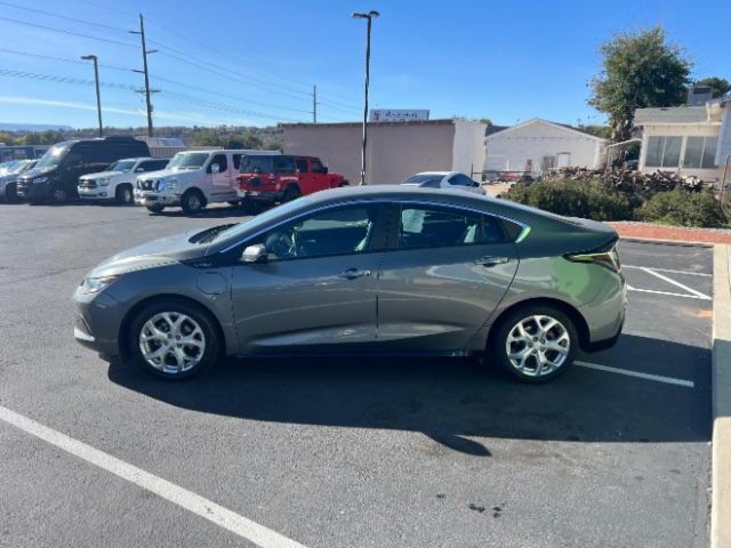 2017 Heather Gray Metallic /Jet Black/Jet Black Accents Chevrolet Volt Premier (1G1RD6S51HU) with an Voltec 1.5L I-4 gasoline direct injection engine, Continuously Variable Transmission transmission, located at 940 North Main Street, Cedar City, UT, 84720, (435) 628-0023, 37.692936, -113.061897 - We specialize in helping ALL people get the best financing available. No matter your credit score, good, bad or none we can get you an amazing rate. Had a bankruptcy, divorce, or repossessions? We give you the green light to get your credit back on the road. Low down and affordable payments that fit - Photo#3
