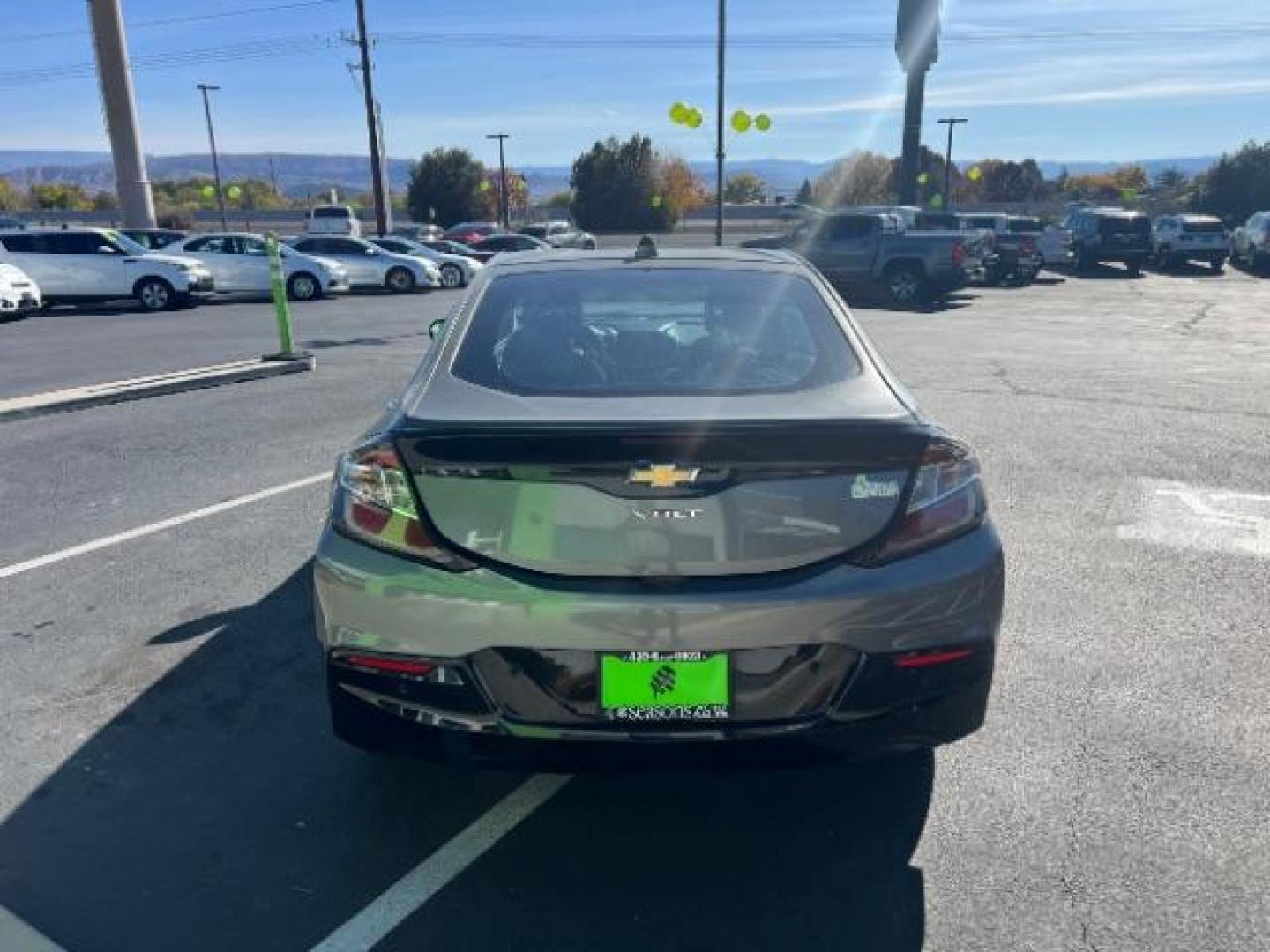 2017 Heather Gray Metallic /Jet Black/Jet Black Accents Chevrolet Volt Premier (1G1RD6S51HU) with an Voltec 1.5L I-4 gasoline direct injection engine, Continuously Variable Transmission transmission, located at 940 North Main Street, Cedar City, UT, 84720, (435) 628-0023, 37.692936, -113.061897 - We specialize in helping ALL people get the best financing available. No matter your credit score, good, bad or none we can get you an amazing rate. Had a bankruptcy, divorce, or repossessions? We give you the green light to get your credit back on the road. Low down and affordable payments that fit - Photo#5