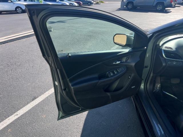 2017 Heather Gray Metallic /Jet Black/Jet Black Accents Chevrolet Volt Premier (1G1RD6S51HU) with an Voltec 1.5L I-4 gasoline direct injection engine, Continuously Variable Transmission transmission, located at 1865 East Red Hills Pkwy, St. George, 84770, (435) 628-0023, 37.120850, -113.543640 - We specialize in helping ALL people get the best financing available. No matter your credit score, good, bad or none we can get you an amazing rate. Had a bankruptcy, divorce, or repossessions? We give you the green light to get your credit back on the road. Low down and affordable payments that fit - Photo#12