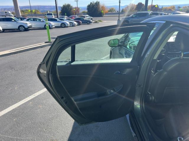 2017 Heather Gray Metallic /Jet Black/Jet Black Accents Chevrolet Volt Premier (1G1RD6S51HU) with an Voltec 1.5L I-4 gasoline direct injection engine, Continuously Variable Transmission transmission, located at 1865 East Red Hills Pkwy, St. George, 84770, (435) 628-0023, 37.120850, -113.543640 - We specialize in helping ALL people get the best financing available. No matter your credit score, good, bad or none we can get you an amazing rate. Had a bankruptcy, divorce, or repossessions? We give you the green light to get your credit back on the road. Low down and affordable payments that fit - Photo#20