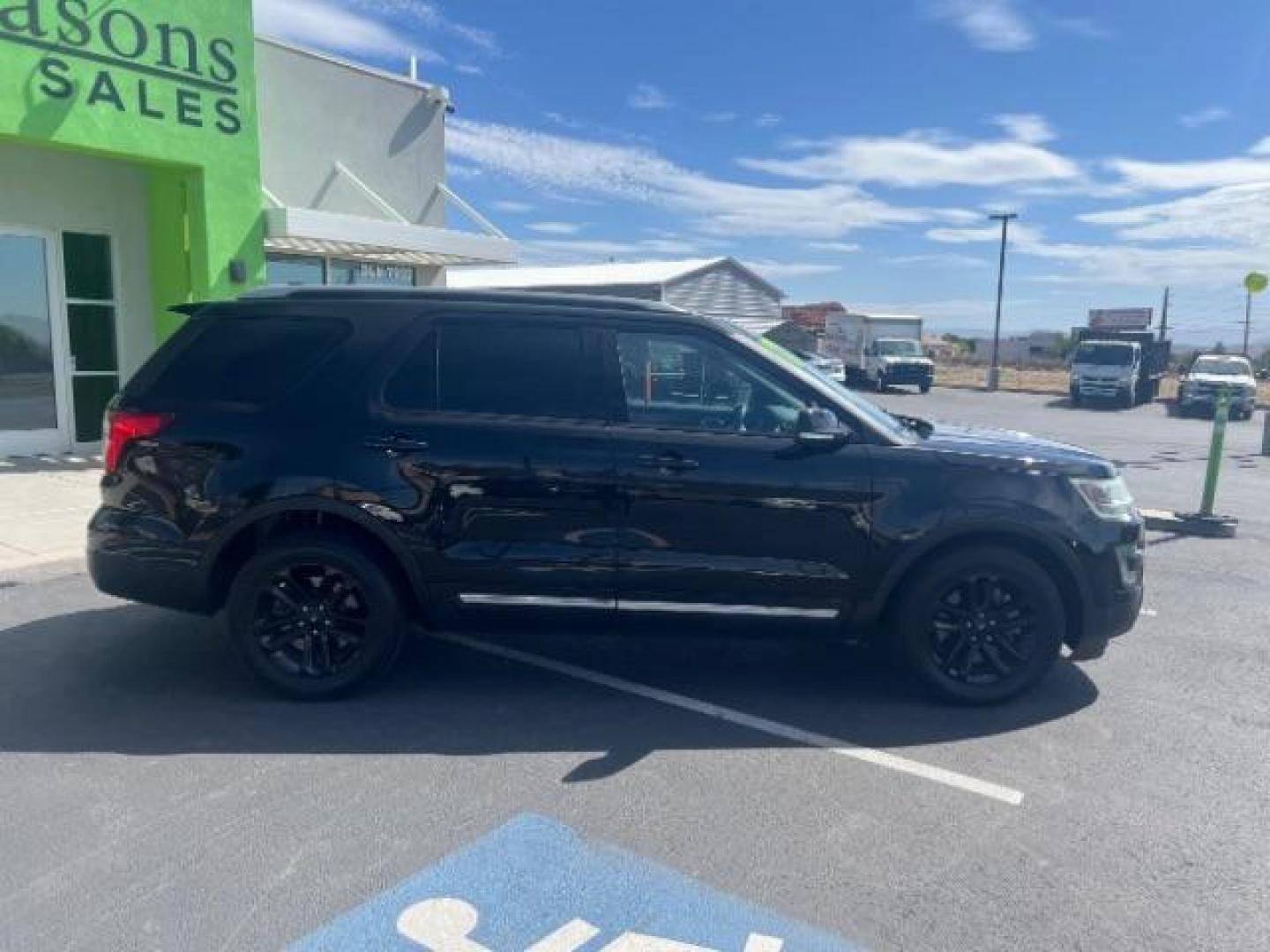 2017 Shadow Black /Dark Earth Gray Ford Explorer XLT (1FM5K7D87HG) with an EcoBoost 2.3L I-4 gasoline direct injection engine, Automatic transmission, located at 1865 East Red Hills Pkwy, St. George, 84770, (435) 628-0023, 37.120850, -113.543640 - Photo#7