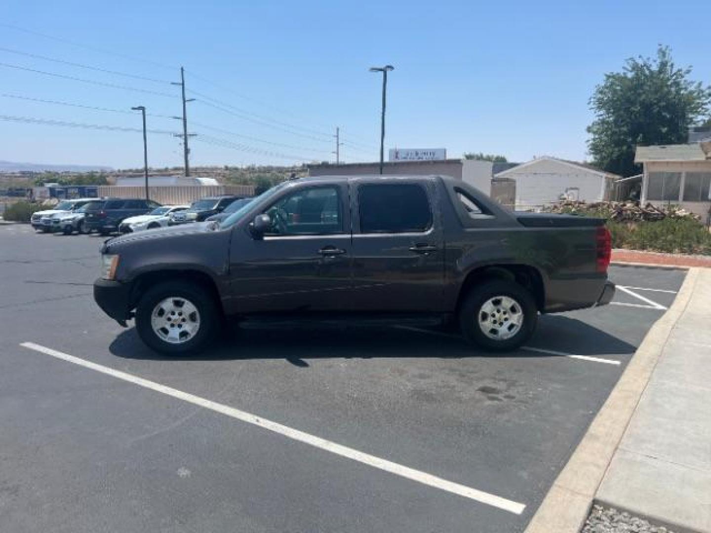2010 Black Granite Metallic /Ebony Chevrolet Avalanche 1500 LT1 (3GNVKFE07AG) with an Vortec 5.3L V-8 variable valve control engine, Automatic transmission, located at 1865 East Red Hills Pkwy, St. George, 84770, (435) 628-0023, 37.120850, -113.543640 - Photo#3