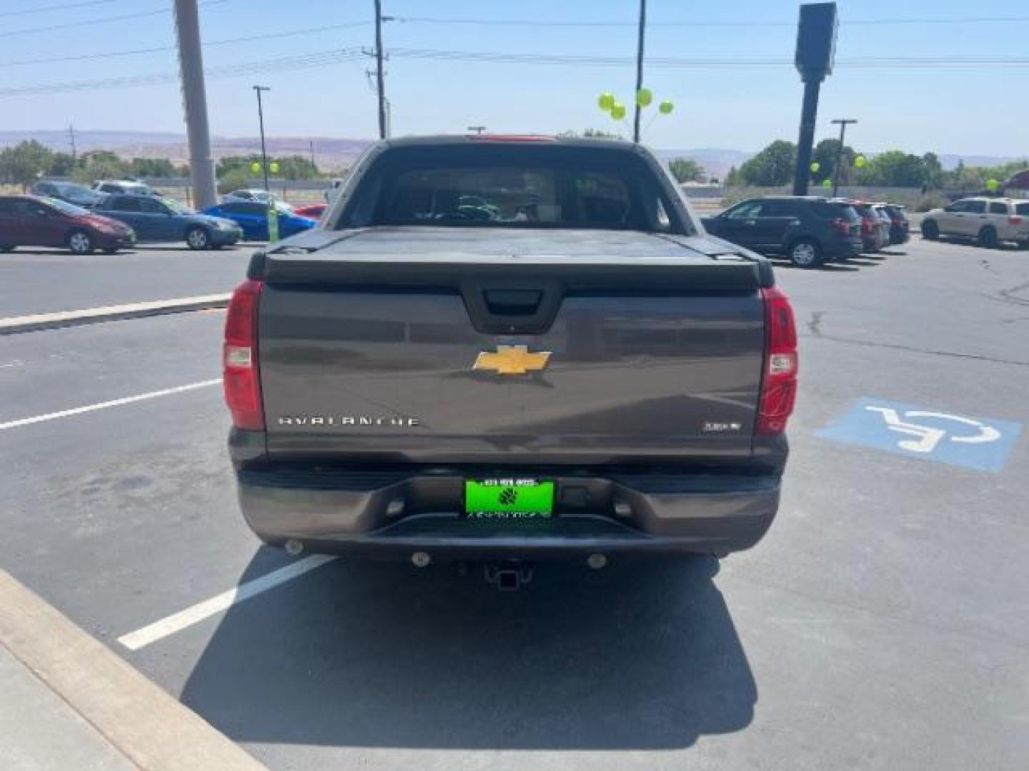 2010 Black Granite Metallic /Ebony Chevrolet Avalanche 1500 LT1 (3GNVKFE07AG) with an Vortec 5.3L V-8 variable valve control engine, Automatic transmission, located at 1865 East Red Hills Pkwy, St. George, 84770, (435) 628-0023, 37.120850, -113.543640 - Photo#5