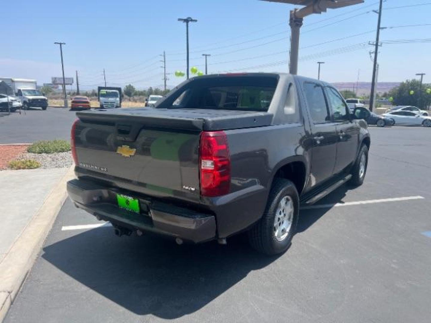 2010 Black Granite Metallic /Ebony Chevrolet Avalanche 1500 LT1 (3GNVKFE07AG) with an Vortec 5.3L V-8 variable valve control engine, Automatic transmission, located at 1865 East Red Hills Pkwy, St. George, 84770, (435) 628-0023, 37.120850, -113.543640 - Photo#6