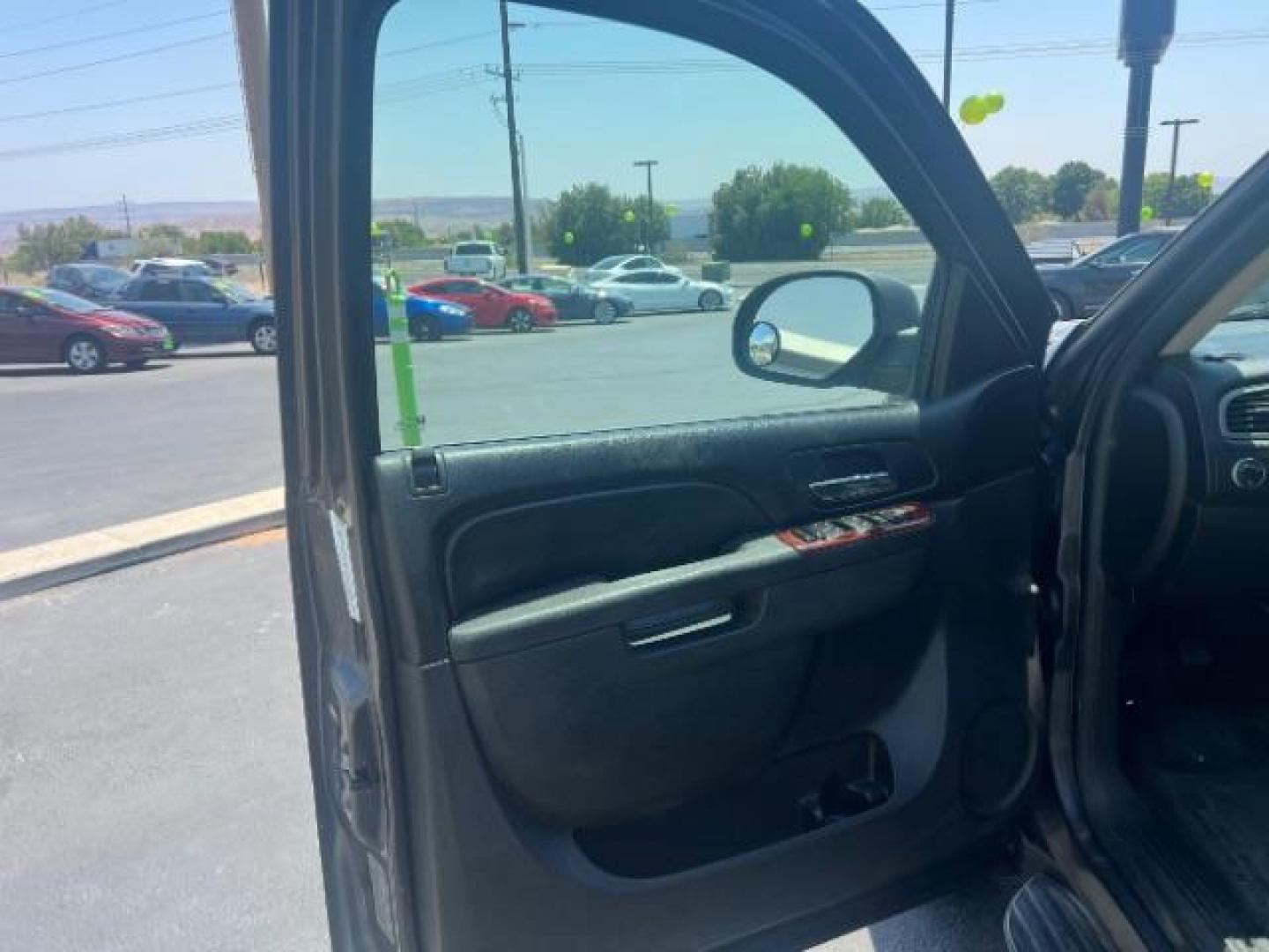 2010 Black Granite Metallic /Ebony Chevrolet Avalanche 1500 LT1 (3GNVKFE07AG) with an Vortec 5.3L V-8 variable valve control engine, Automatic transmission, located at 1865 East Red Hills Pkwy, St. George, 84770, (435) 628-0023, 37.120850, -113.543640 - Photo#12