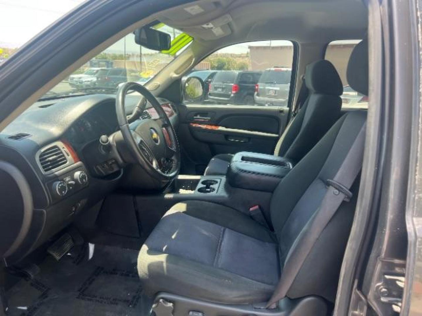 2010 Black Granite Metallic /Ebony Chevrolet Avalanche 1500 LT1 (3GNVKFE07AG) with an Vortec 5.3L V-8 variable valve control engine, Automatic transmission, located at 1865 East Red Hills Pkwy, St. George, 84770, (435) 628-0023, 37.120850, -113.543640 - Photo#14