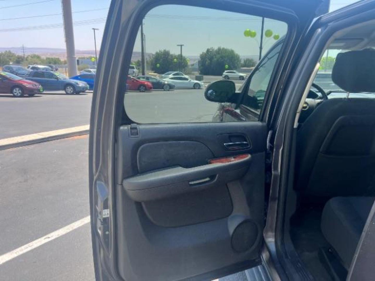 2010 Black Granite Metallic /Ebony Chevrolet Avalanche 1500 LT1 (3GNVKFE07AG) with an Vortec 5.3L V-8 variable valve control engine, Automatic transmission, located at 1865 East Red Hills Pkwy, St. George, 84770, (435) 628-0023, 37.120850, -113.543640 - Photo#20